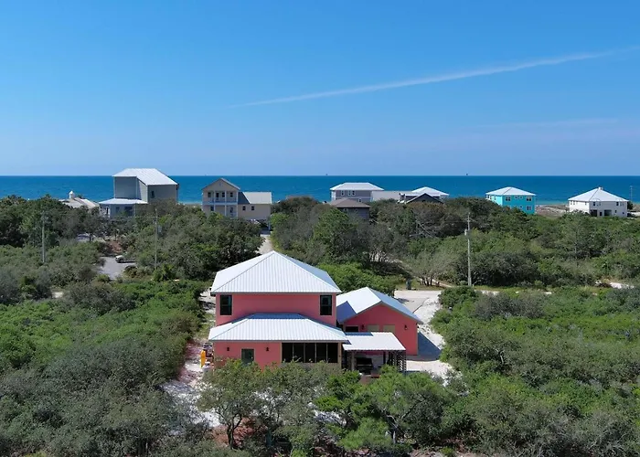Walk To Beach, Secluded, Gazebo With Grill, 1gig Wifi, Washer And Dryer, Games Holiday home