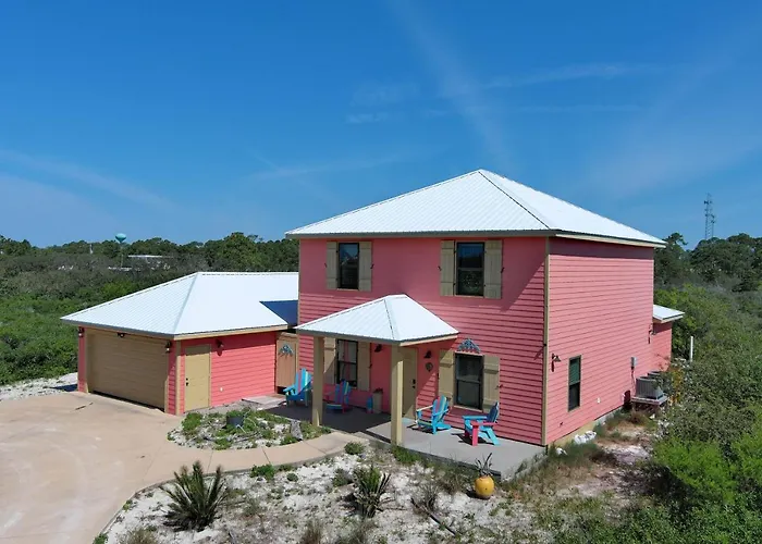 Walk To Beach, Secluded, Gazebo With Grill, 1gig Wifi, Washer And Dryer, Games Holiday home