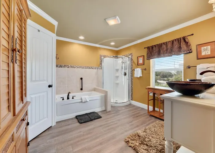 Walk To Beach, Secluded, Gazebo With Grill, 1gig Wifi, Washer And Dryer, Games *