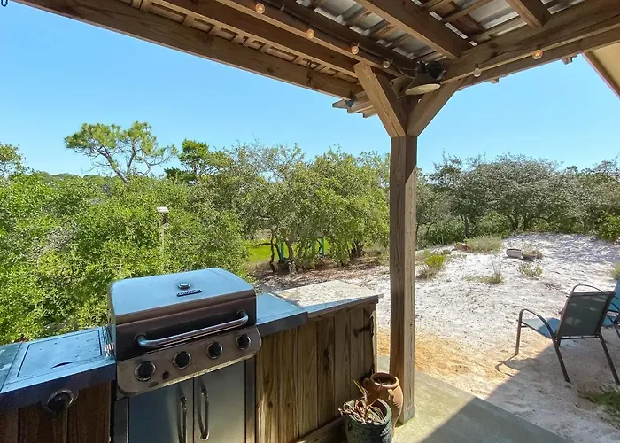 Holiday home Walk To Beach, Secluded, Gazebo With Grill, 1gig Wifi, Washer And Dryer, Games Gulf Shores
