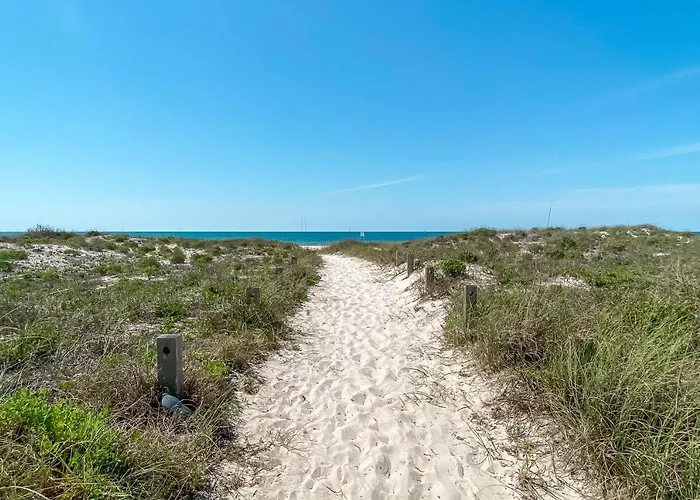 Holiday home Walk To Beach, Secluded, Gazebo With Grill, 1gig Wifi, Washer And Dryer, Games *