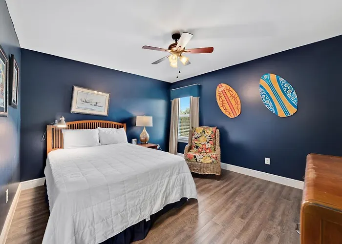 Holiday home Walk To Beach, Secluded, Gazebo With Grill, 1gig Wifi, Washer And Dryer, Games Gulf Shores