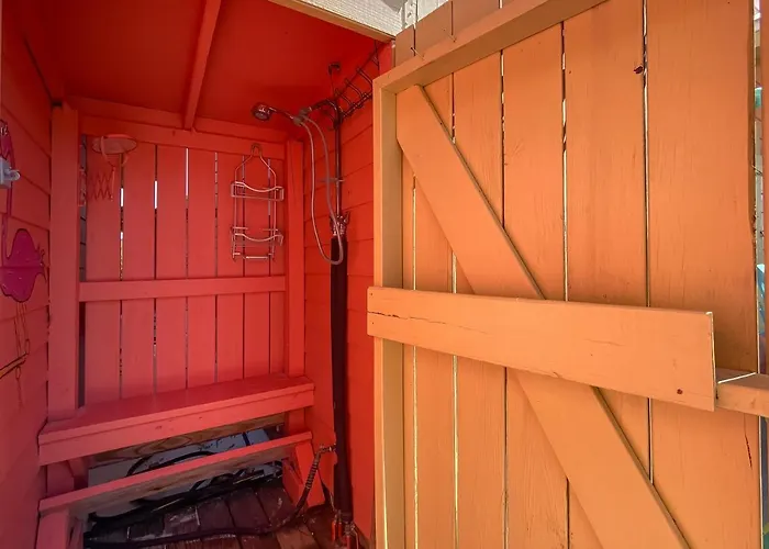 Holiday home Walk To Beach, Secluded, Gazebo With Grill, 1gig Wifi, Washer And Dryer, Games *